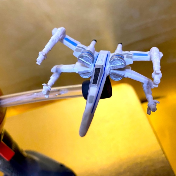 STAR WARS HANDHELD LIGHT UP SPINNER X-WING & THE FIGHTER CHASE AROUND PLANET - Picture 6 of 11